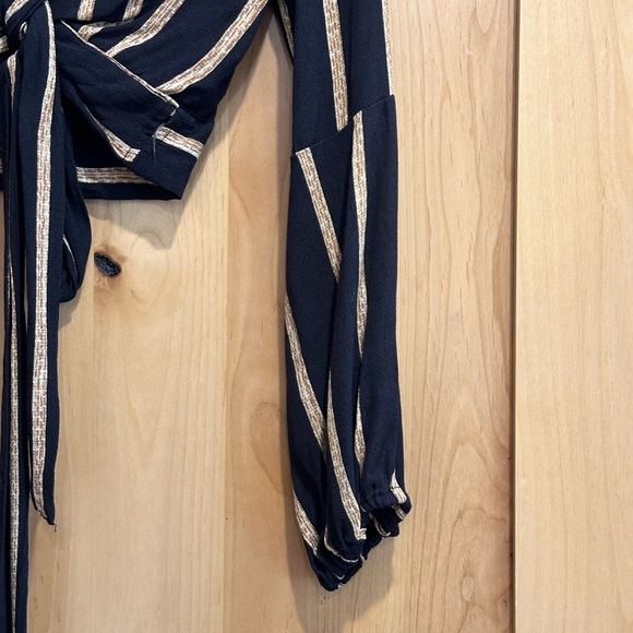 Lightly pre owned ( vintage) from wasteland Flynn Sky  wrap top . - Picture 4 of 7